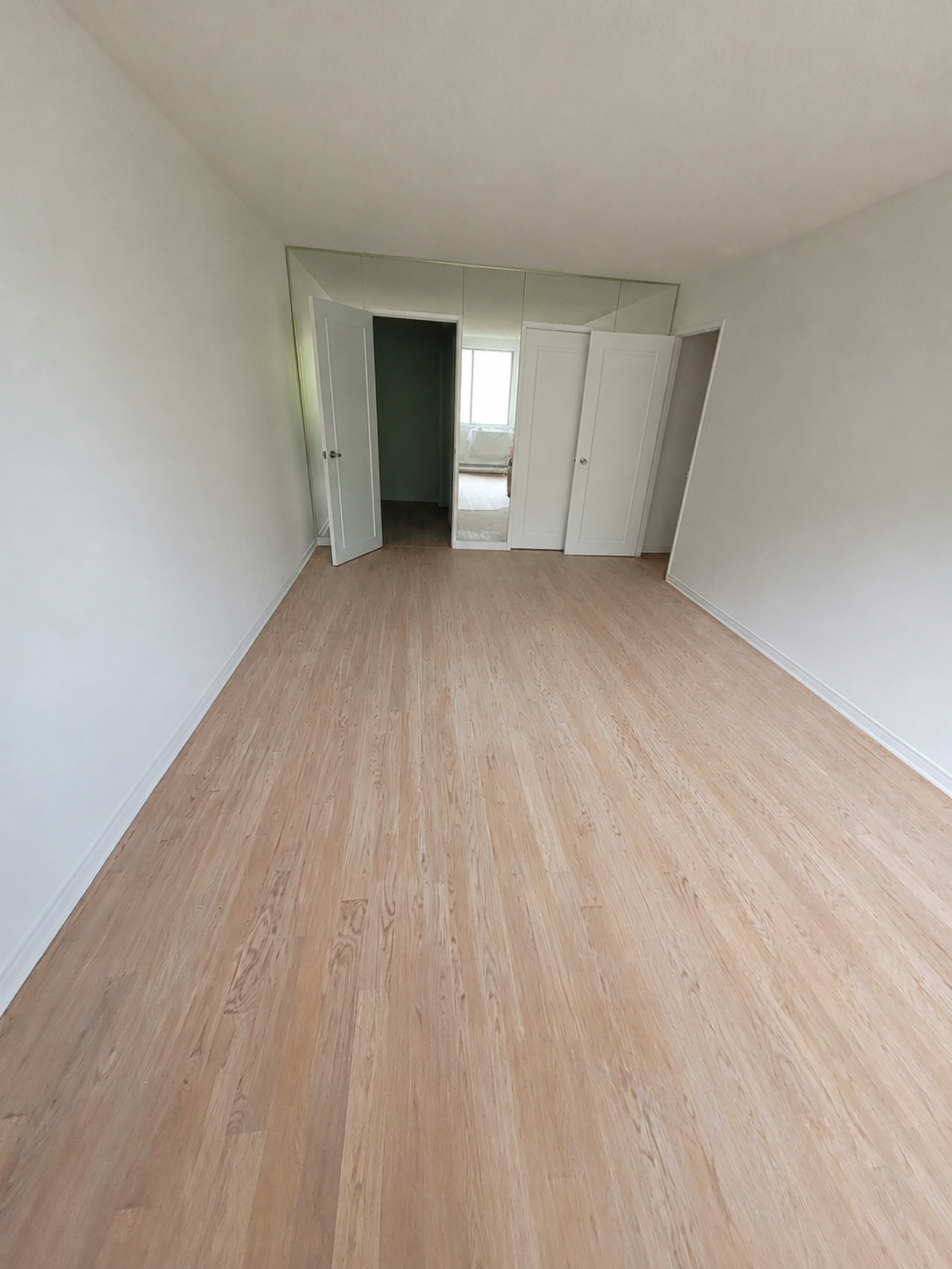Plancher époxy vinyle céramique